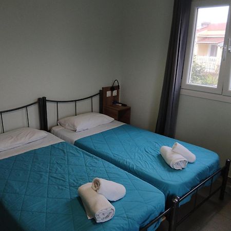 Feeloxenia Corfu Apartments อาคาราวี ภายนอก รูปภาพ