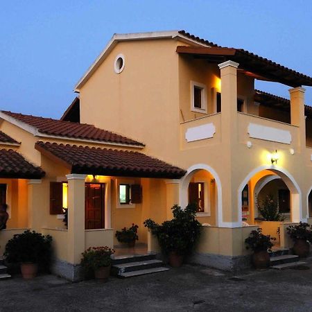 Feeloxenia Corfu Apartments อาคาราวี ภายนอก รูปภาพ
