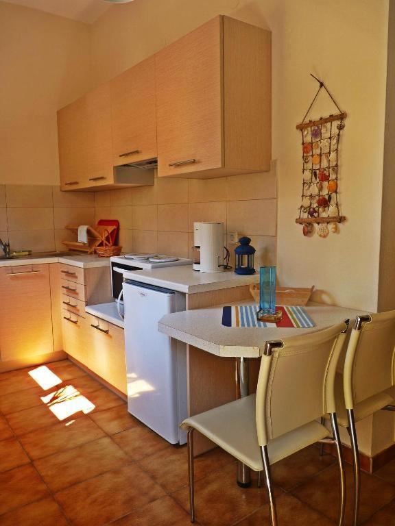 Feeloxenia Corfu Apartments อาคาราวี ภายนอก รูปภาพ