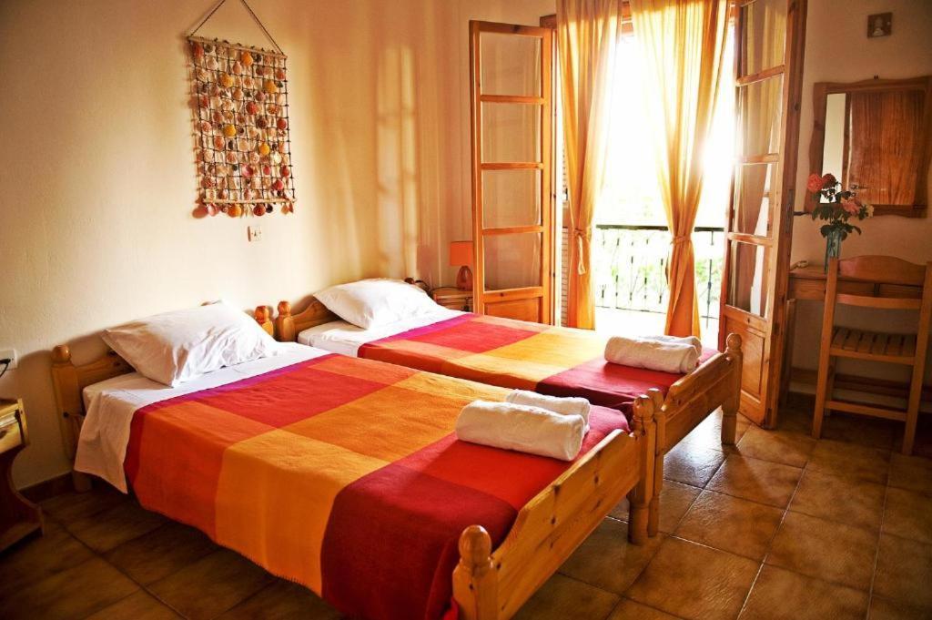 Feeloxenia Corfu Apartments อาคาราวี ภายนอก รูปภาพ