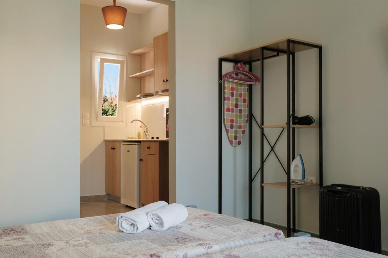 Feeloxenia Corfu Apartments อาคาราวี ภายนอก รูปภาพ