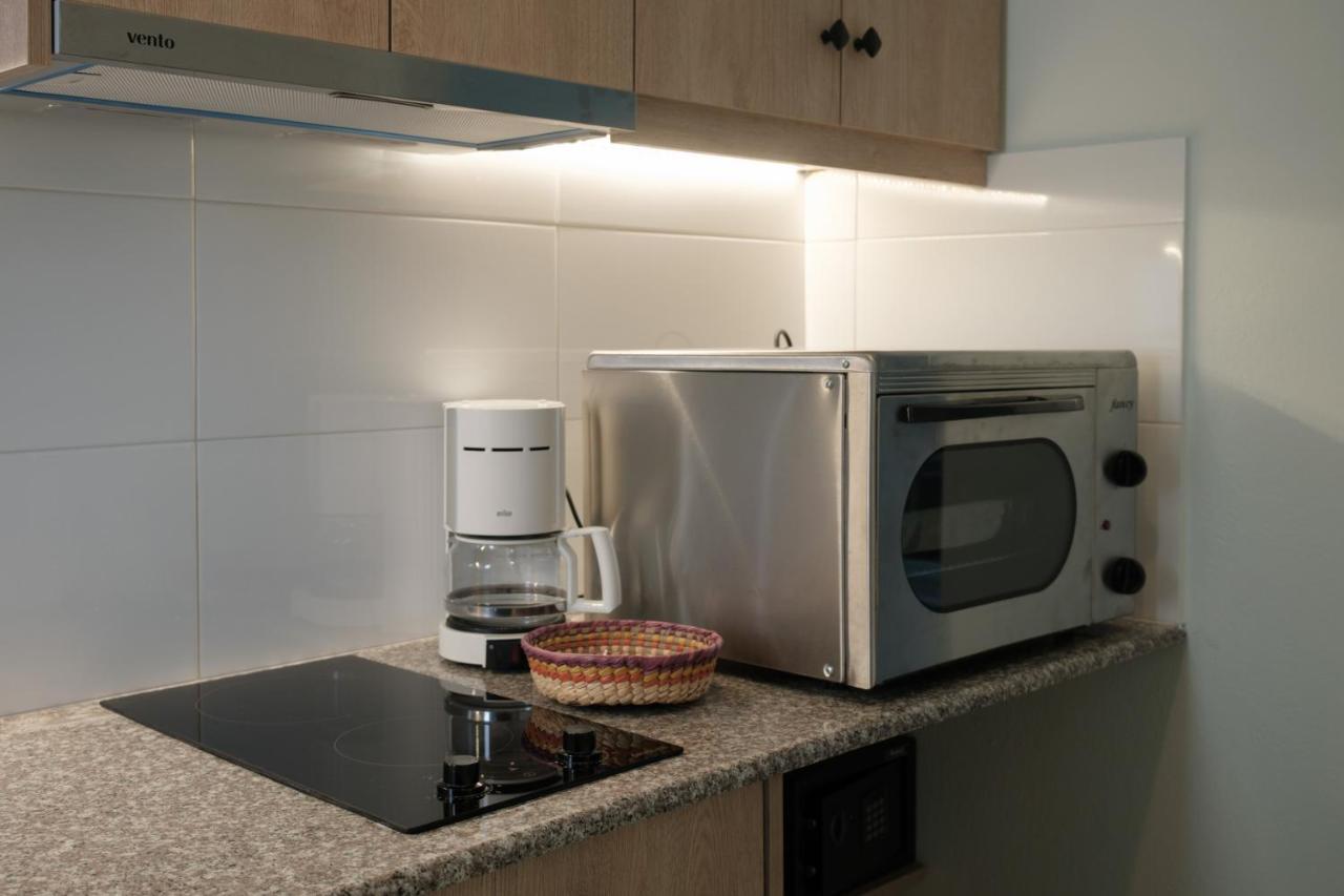Feeloxenia Corfu Apartments อาคาราวี ภายนอก รูปภาพ