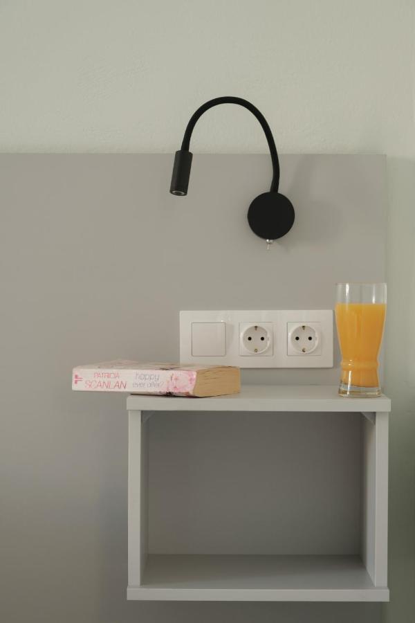 Feeloxenia Corfu Apartments อาคาราวี ภายนอก รูปภาพ