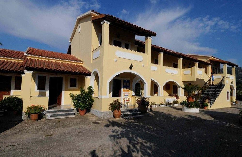 Feeloxenia Corfu Apartments อาคาราวี ภายนอก รูปภาพ