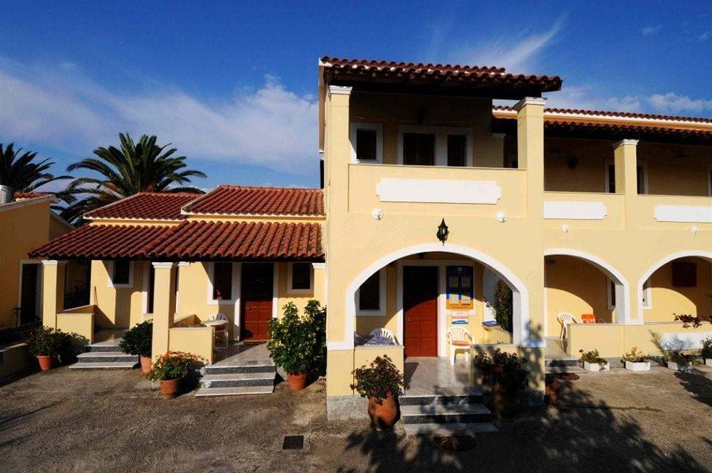 Feeloxenia Corfu Apartments อาคาราวี ภายนอก รูปภาพ