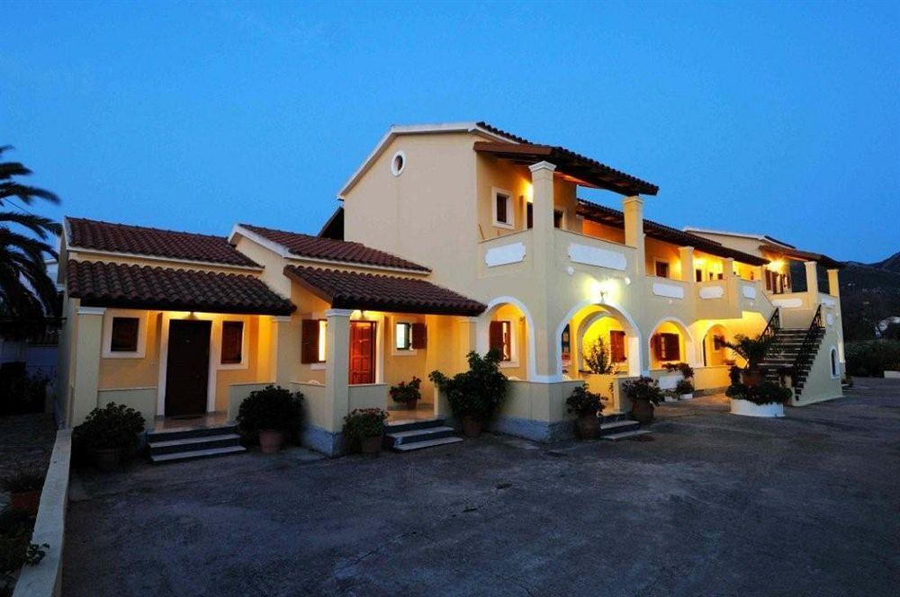 Feeloxenia Corfu Apartments อาคาราวี ภายนอก รูปภาพ