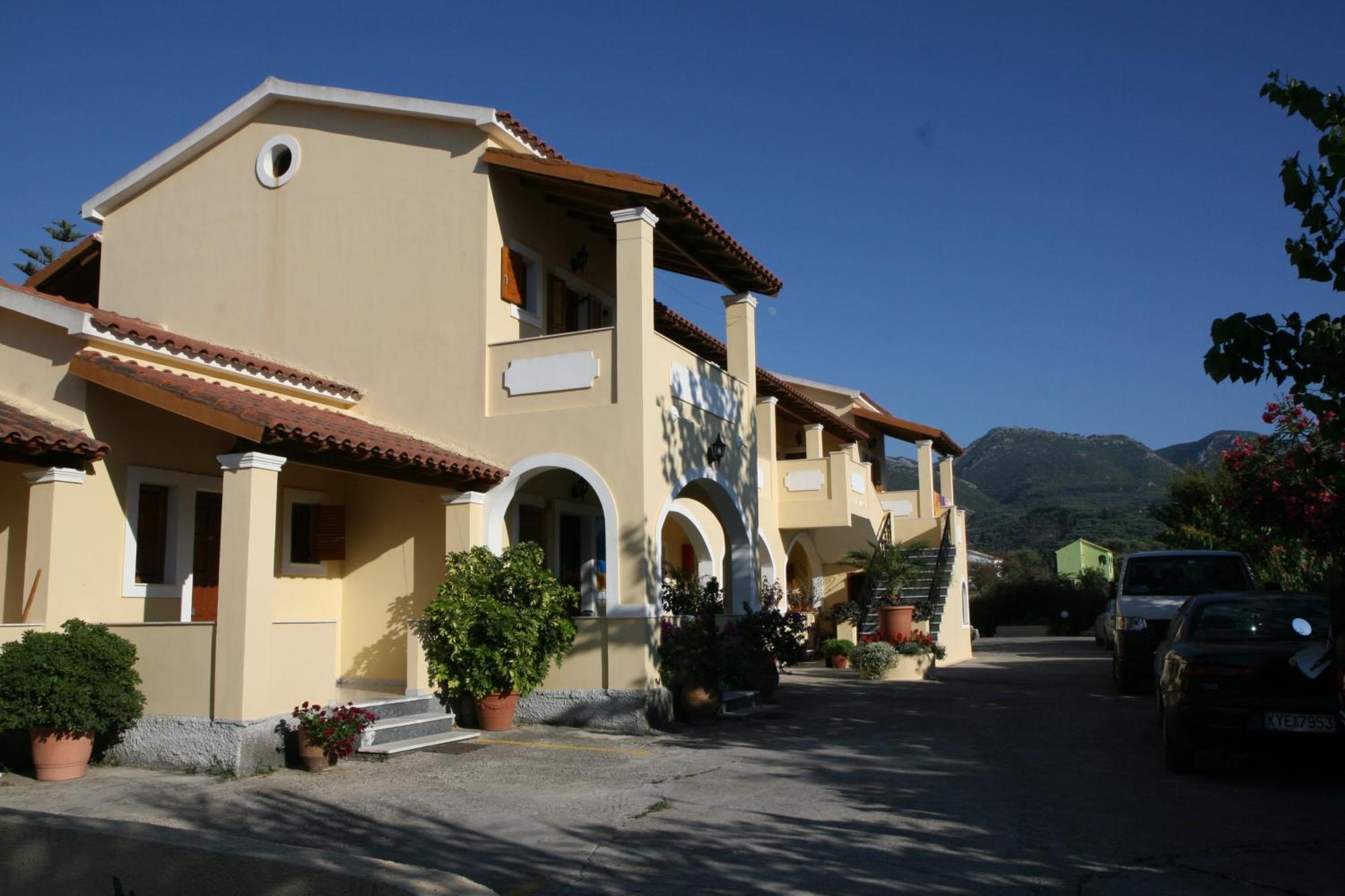 Feeloxenia Corfu Apartments อาคาราวี ภายนอก รูปภาพ
