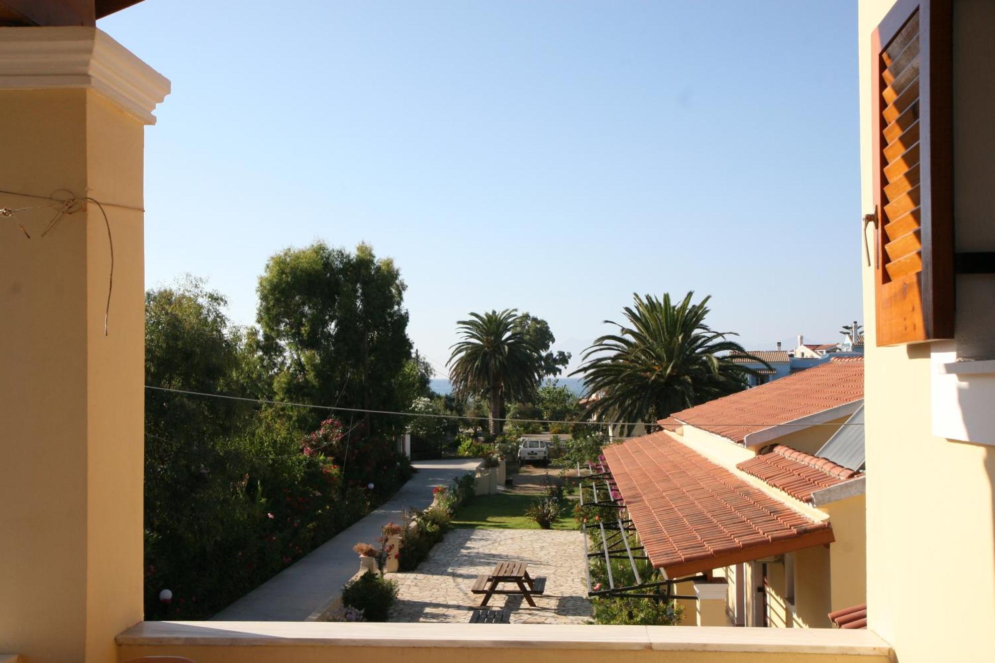 Feeloxenia Corfu Apartments อาคาราวี ภายนอก รูปภาพ
