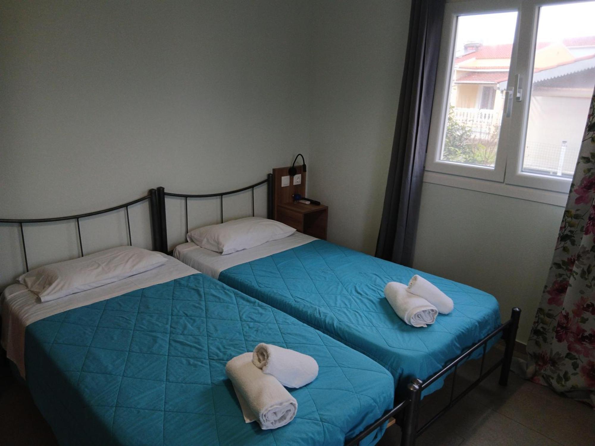 Feeloxenia Corfu Apartments อาคาราวี ภายนอก รูปภาพ
