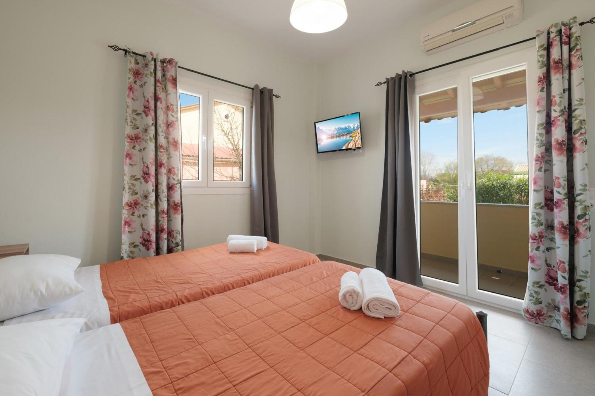 Feeloxenia Corfu Apartments อาคาราวี ภายนอก รูปภาพ