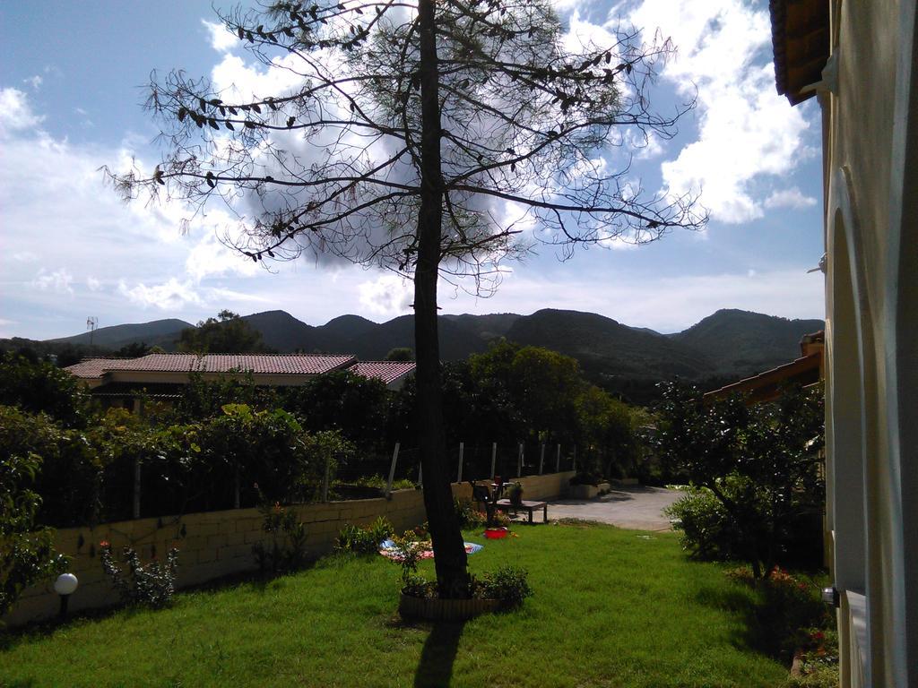 Feeloxenia Corfu Apartments อาคาราวี ภายนอก รูปภาพ