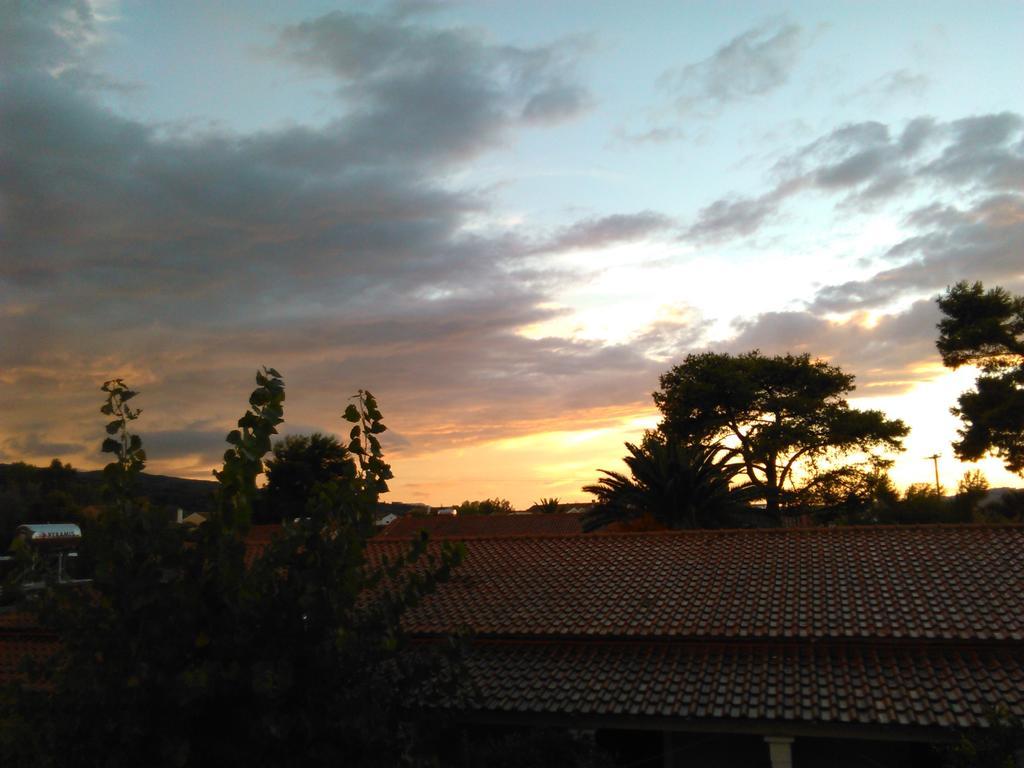 Feeloxenia Corfu Apartments อาคาราวี ภายนอก รูปภาพ