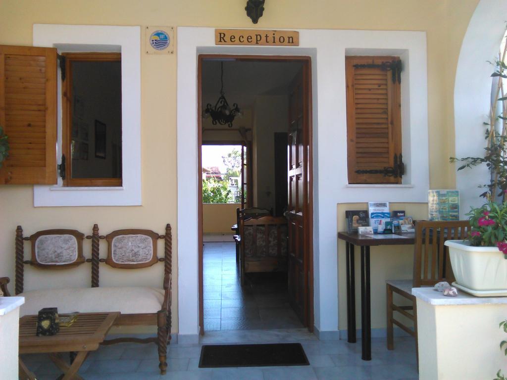 Feeloxenia Corfu Apartments อาคาราวี ภายนอก รูปภาพ