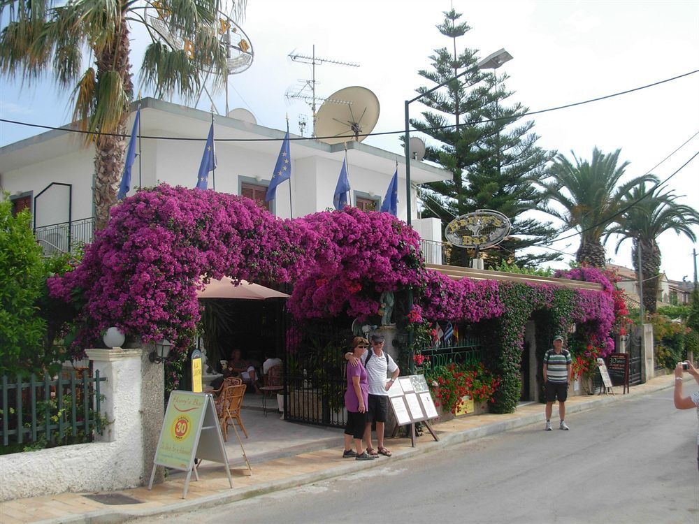 Feeloxenia Corfu Apartments อาคาราวี ภายนอก รูปภาพ