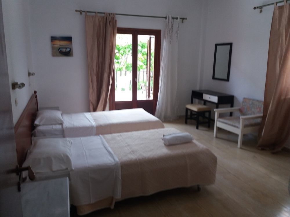 Feeloxenia Corfu Apartments อาคาราวี ภายนอก รูปภาพ