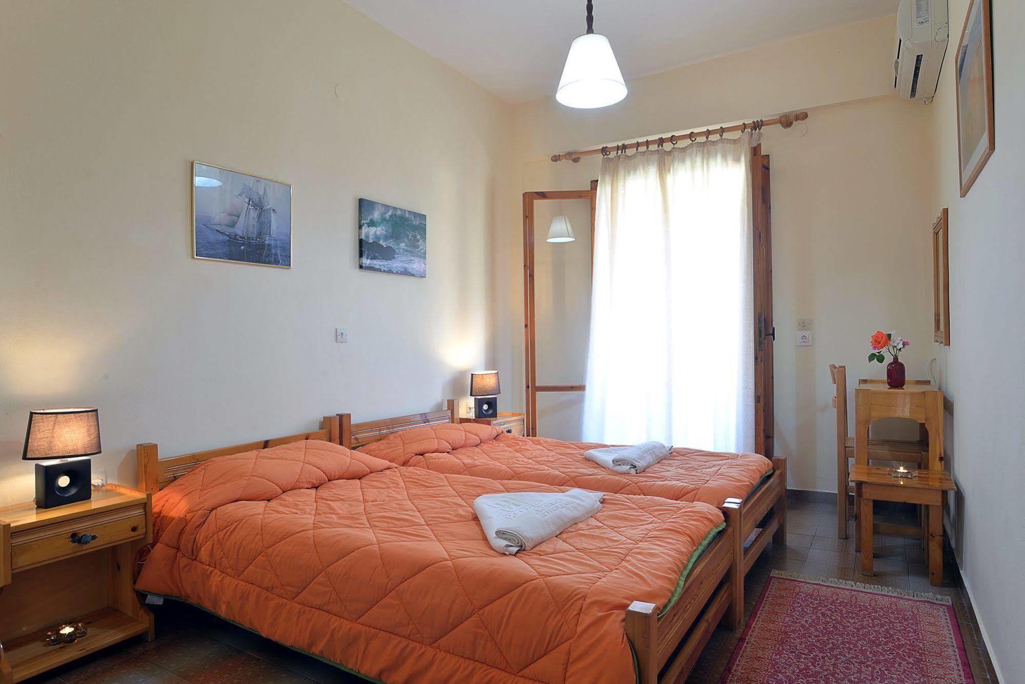 Feeloxenia Corfu Apartments อาคาราวี ภายนอก รูปภาพ