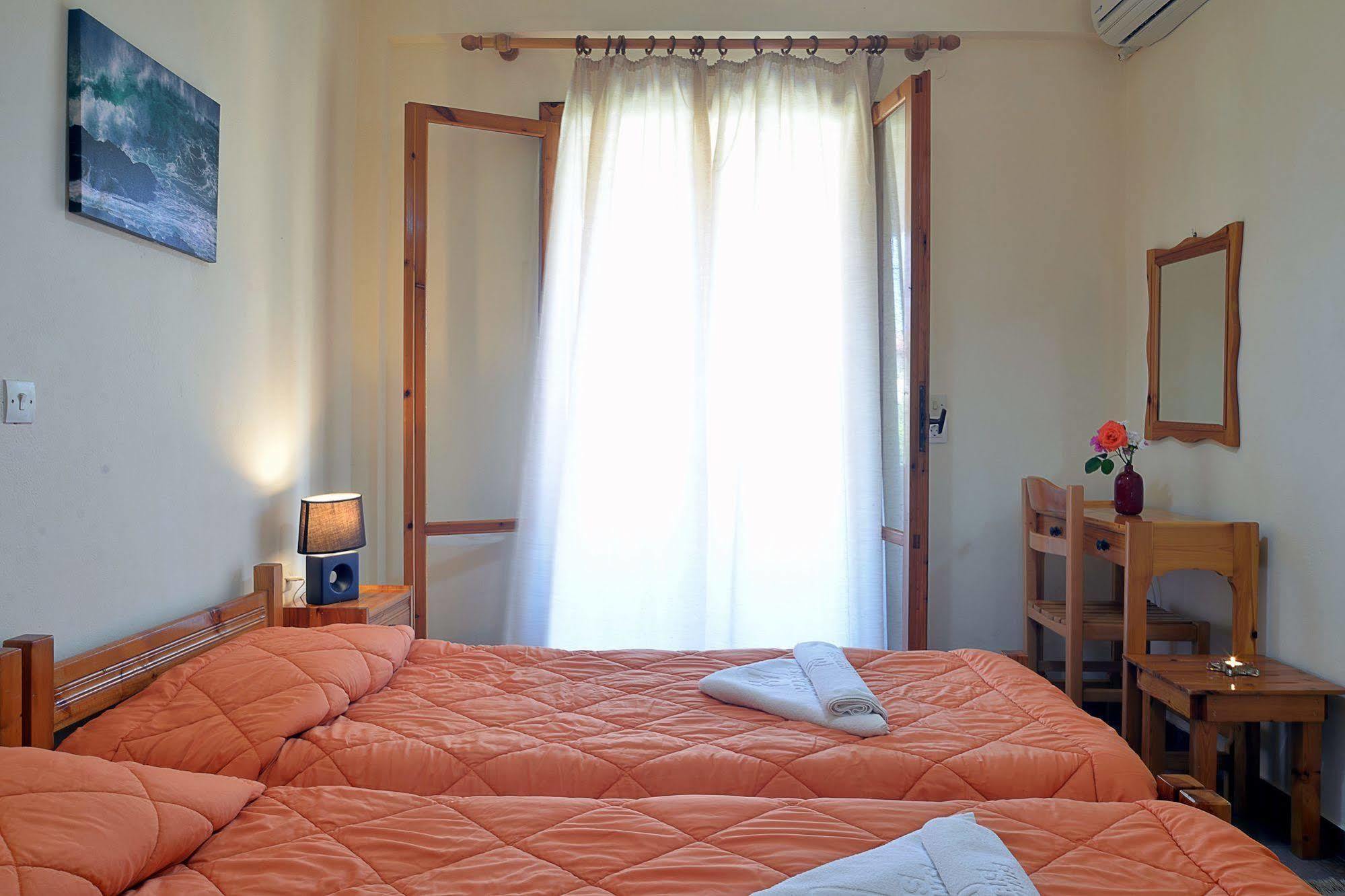 Feeloxenia Corfu Apartments อาคาราวี ภายนอก รูปภาพ